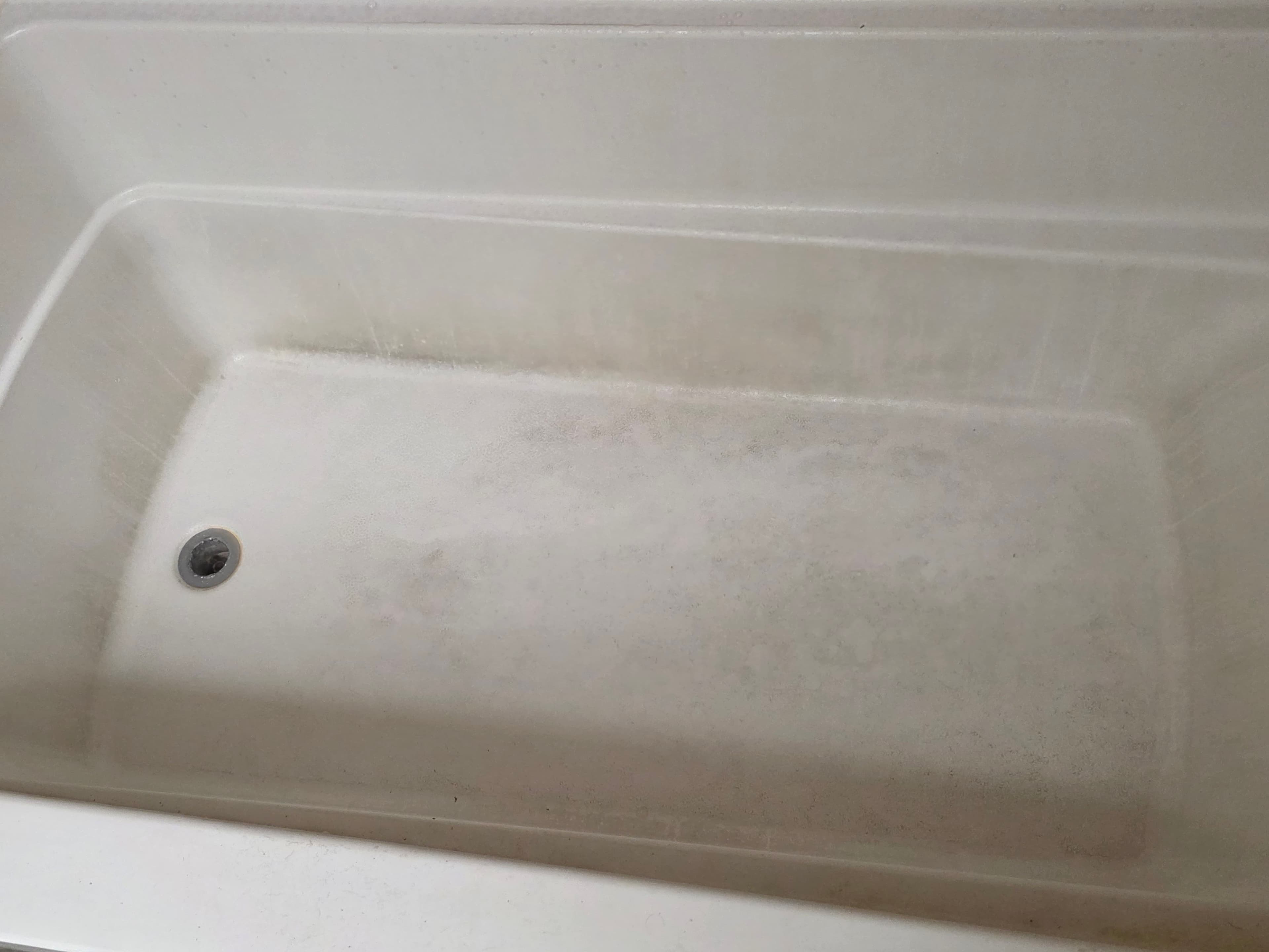 Client bathtub before a Select Home Cleaning deep clean